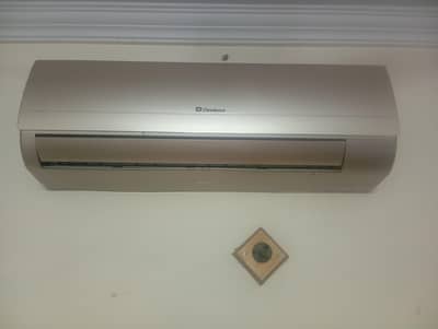 Dawlance 1.5 Ton Split AC for sale in very good condition