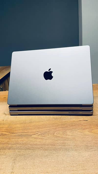macbook m3 pro 14-inch | m3 pro chip | 18gb ram | 512GB