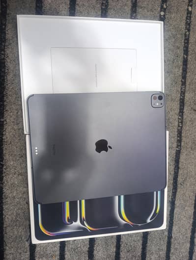 iPad pro M4 cellular+ WiFi 13 inch 512gb 100 heath 6 cc