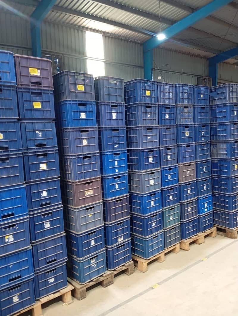 Plastic storage container (used) 1