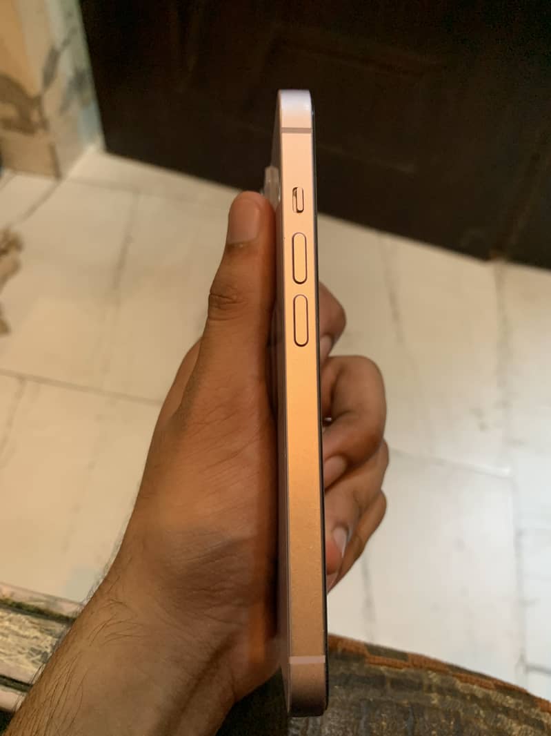 Apple iPhone 14 3