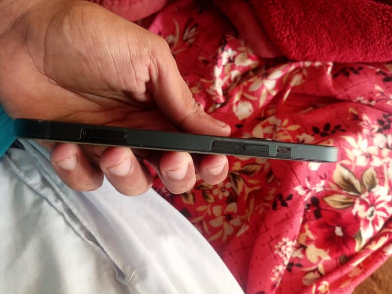 Apple iPhone 13 6