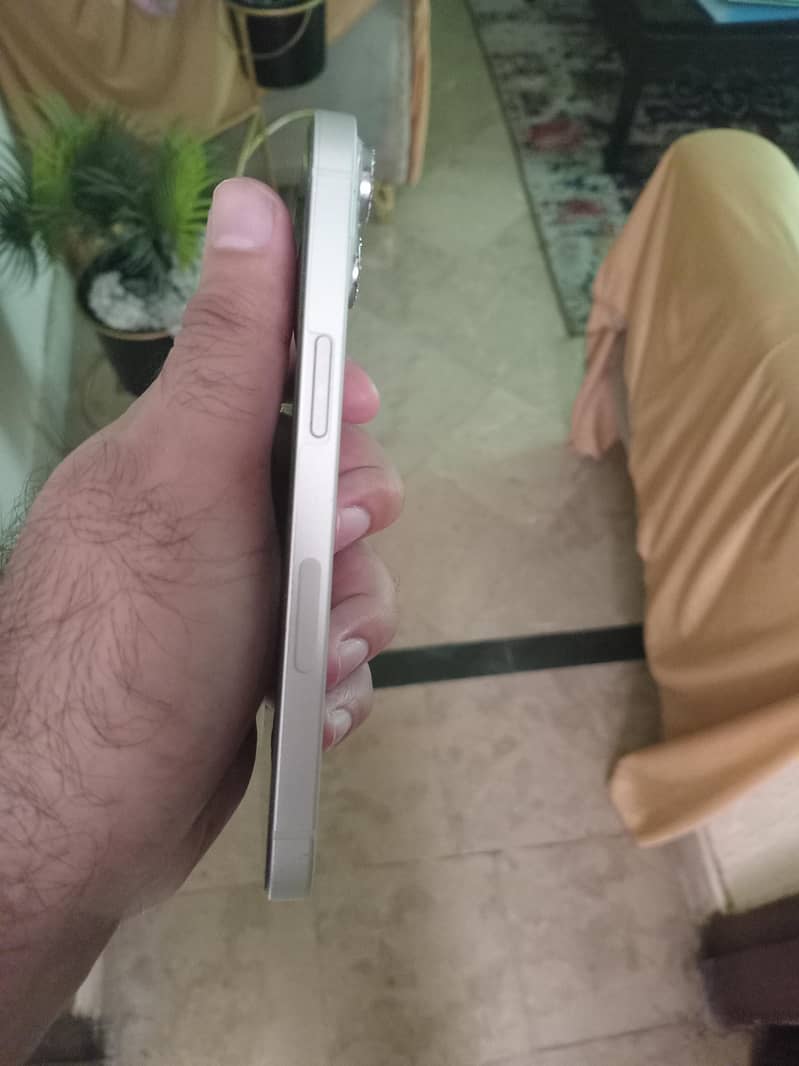 Apple iPhone 13 2