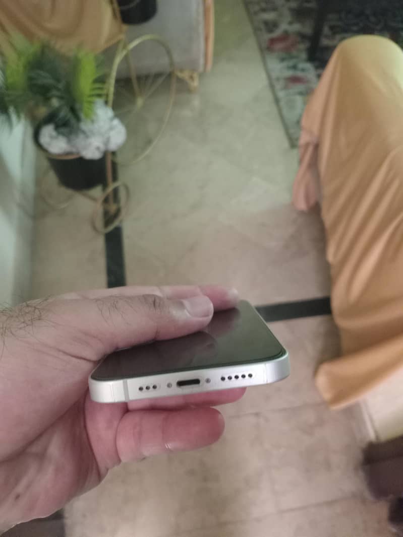 Apple iPhone 13 5