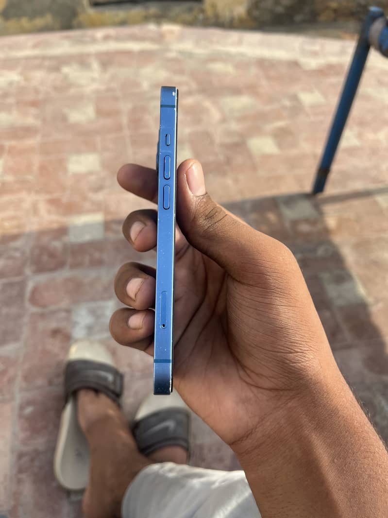 Apple iPhone 13 4