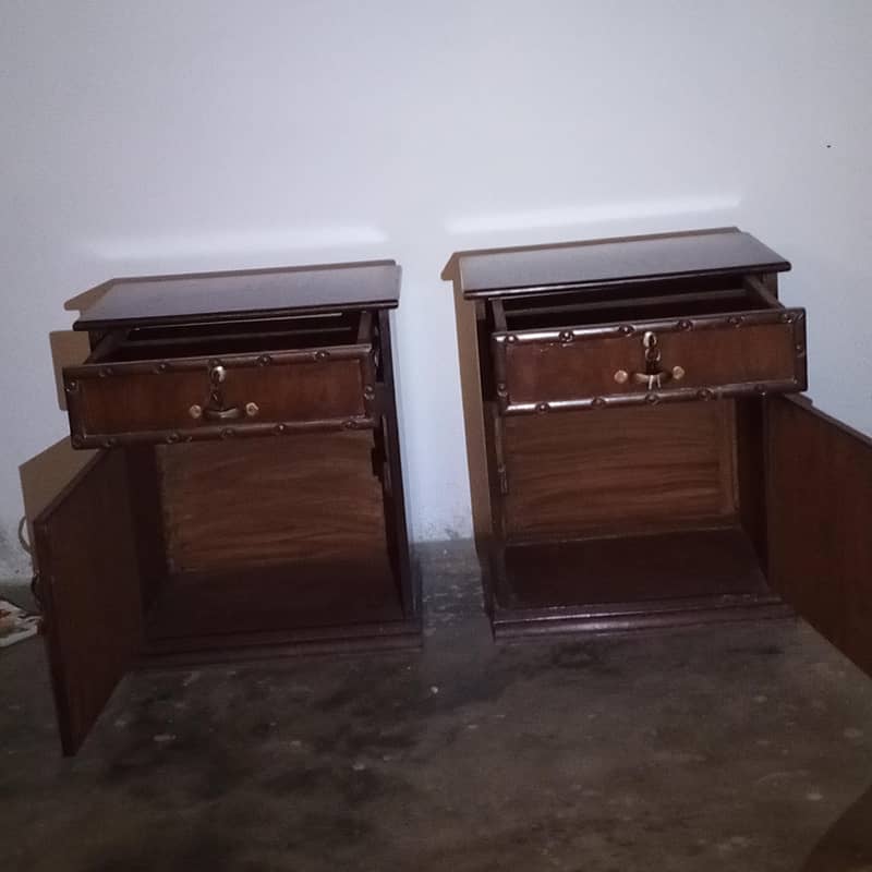 2 Bed side tables 1