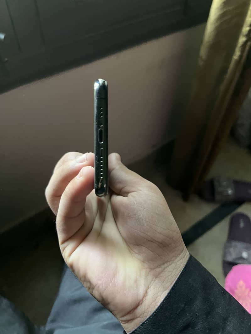 Apple iPhone XS 5