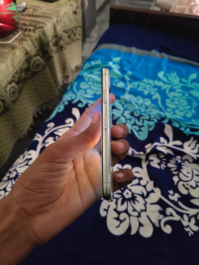 Apple iPhone X 3