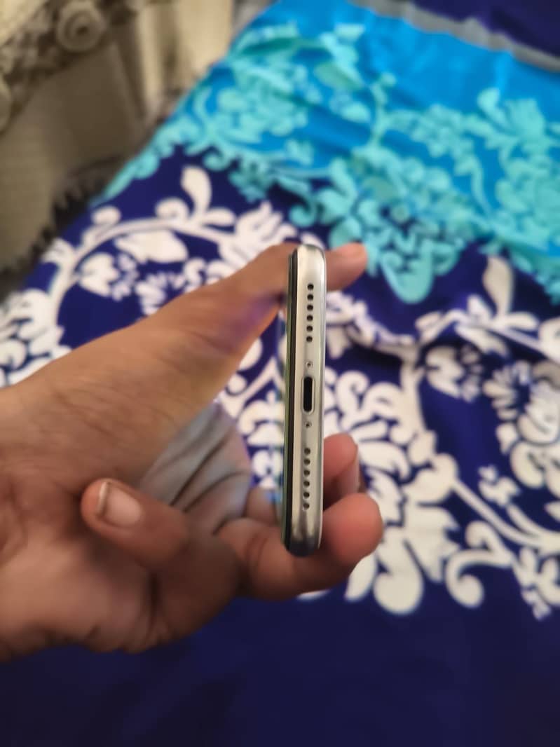 Apple iPhone X 4