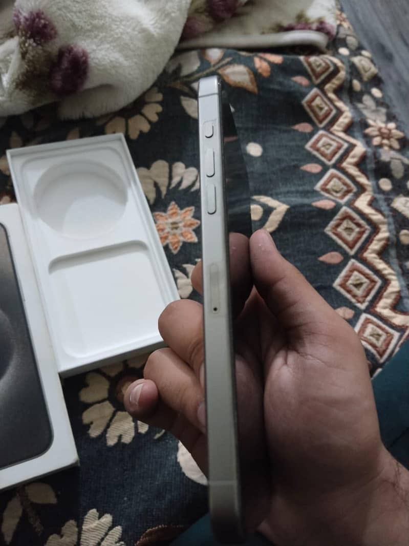Apple iPhone 15 Pro Max 1
