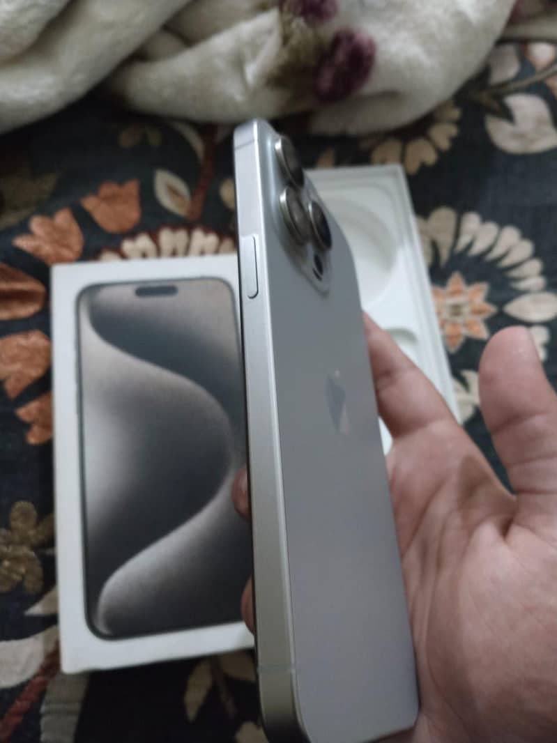 Apple iPhone 15 Pro Max 2