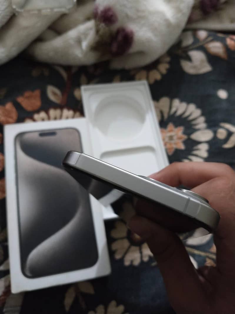 Apple iPhone 15 Pro Max 3