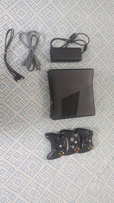 Xbox 360 (Slim)with 3 controllers 30+ games perfect condition JTAG/RGH