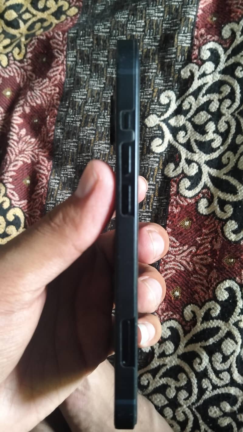 Apple iPhone 13 4