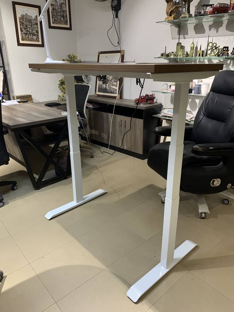 Electric height adjustable table 3