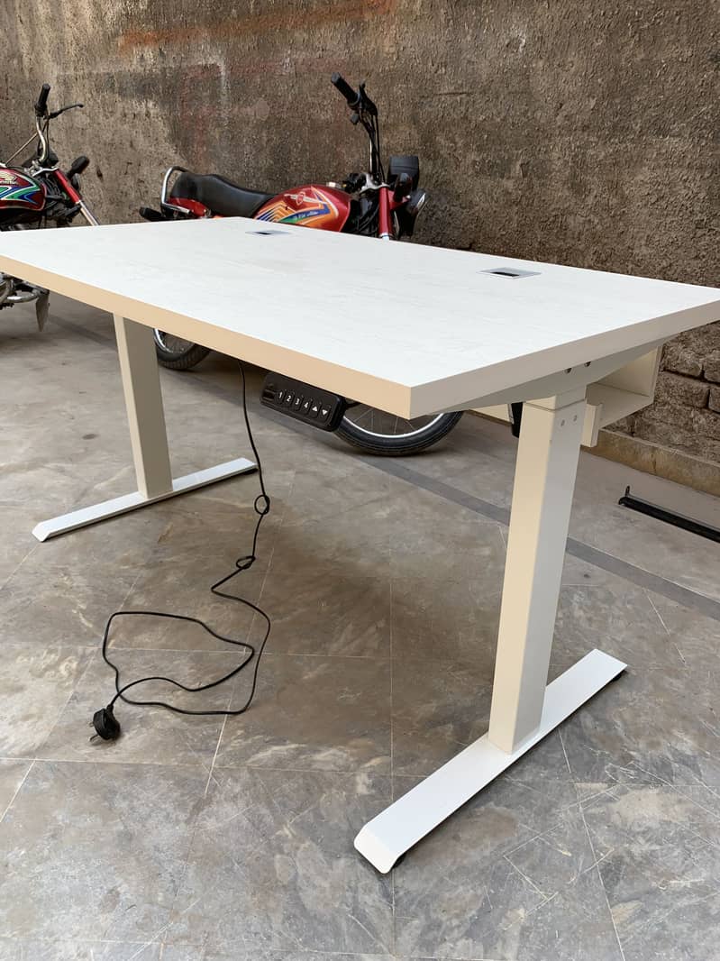 Electric height adjustable table 5