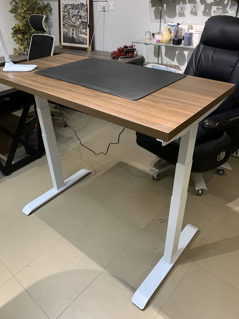 Electric height adjustable table 6