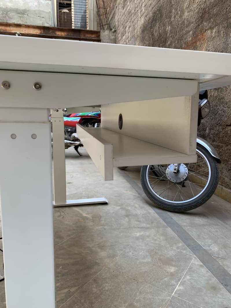 Electric height adjustable table 7