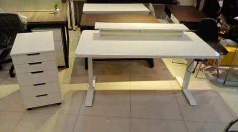 Electric height adjustable table 8