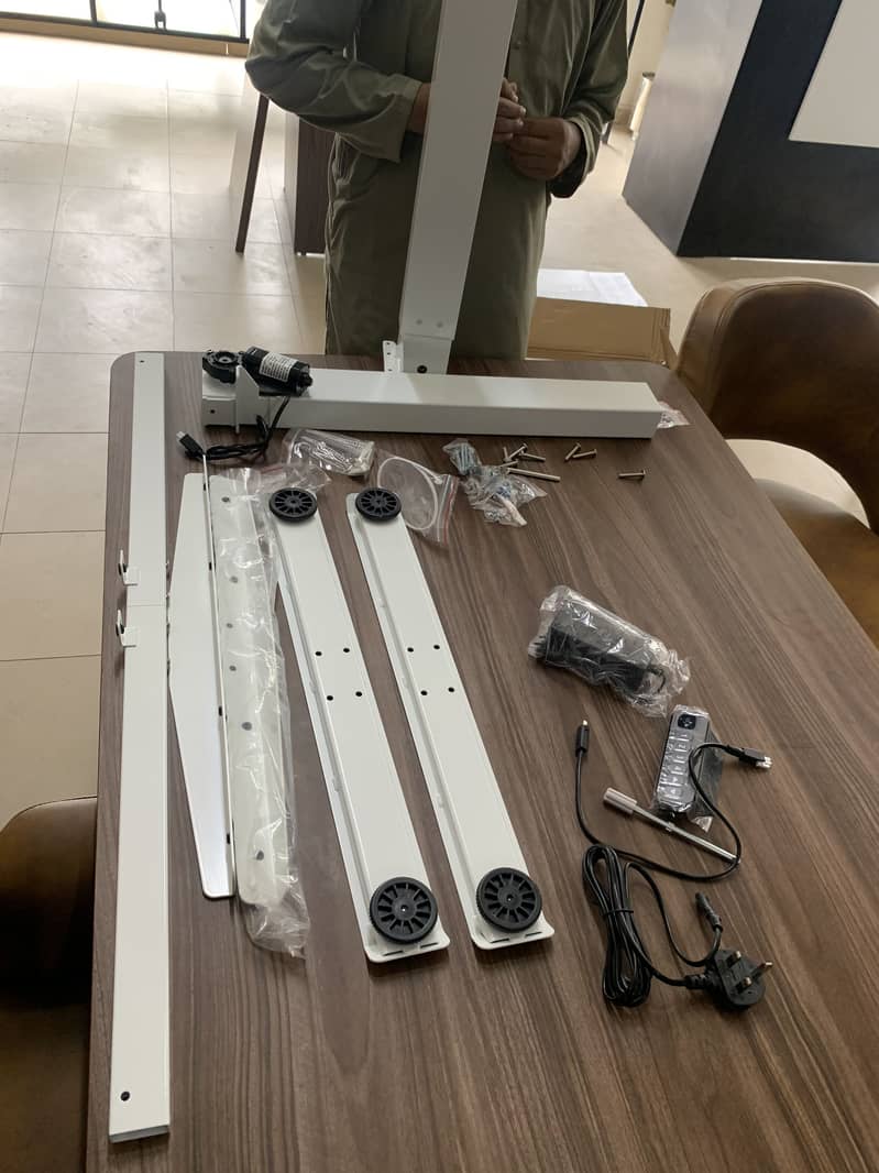 Electric height adjustable table 17