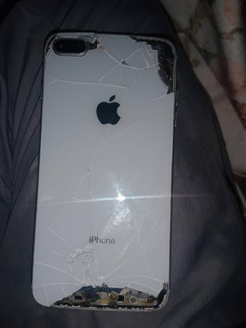 Apple iPhone 8 Plus 1