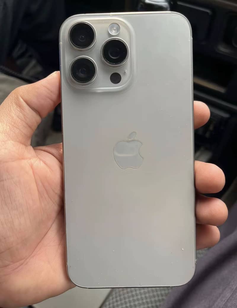 Apple iPhone 15 Pro Max 0