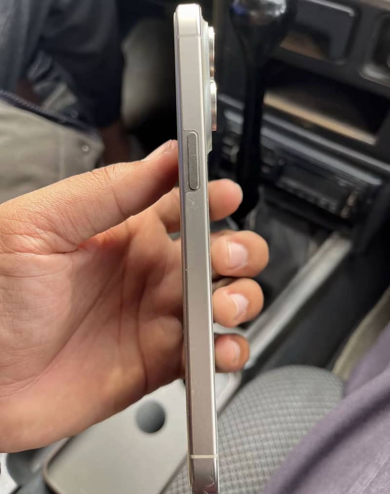 Apple iPhone 15 Pro Max 2