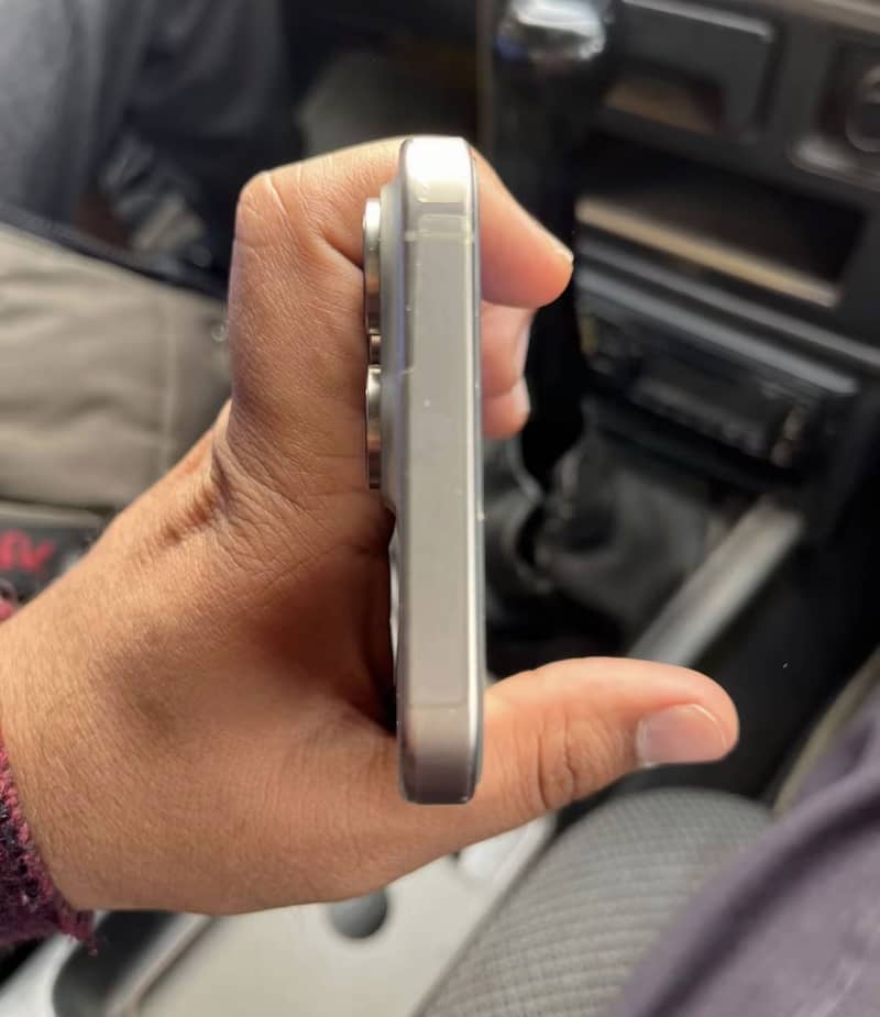 Apple iPhone 15 Pro Max 3