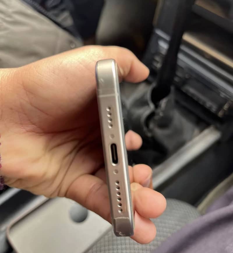 Apple iPhone 15 Pro Max 4