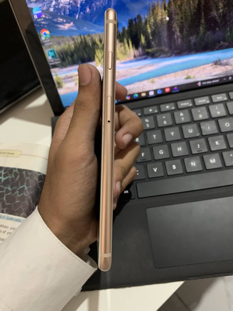 Apple iPhone 8 Plus 5