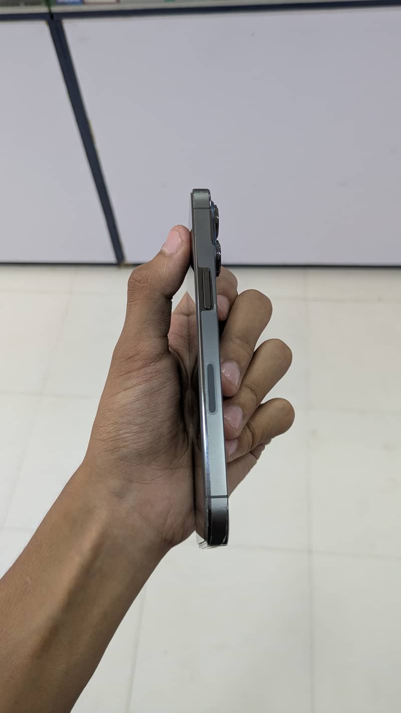 Apple iPhone 13 Pro 2