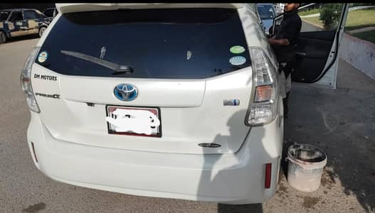 Toyota Prius Alpha 2014