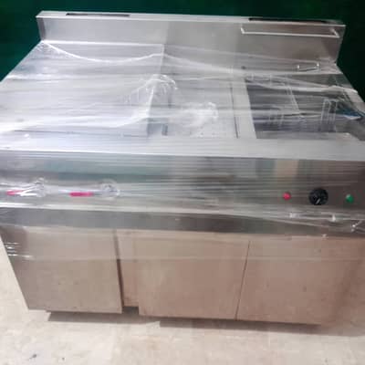 Commercial Fryer with hotplate – Excellent Condition