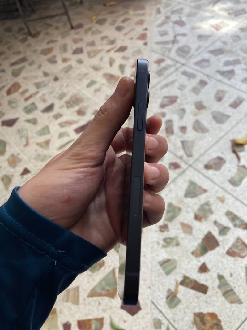 Iphone 12  jv 1