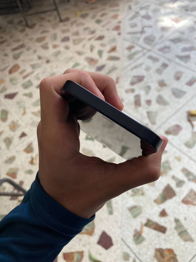 Iphone 12  jv 3