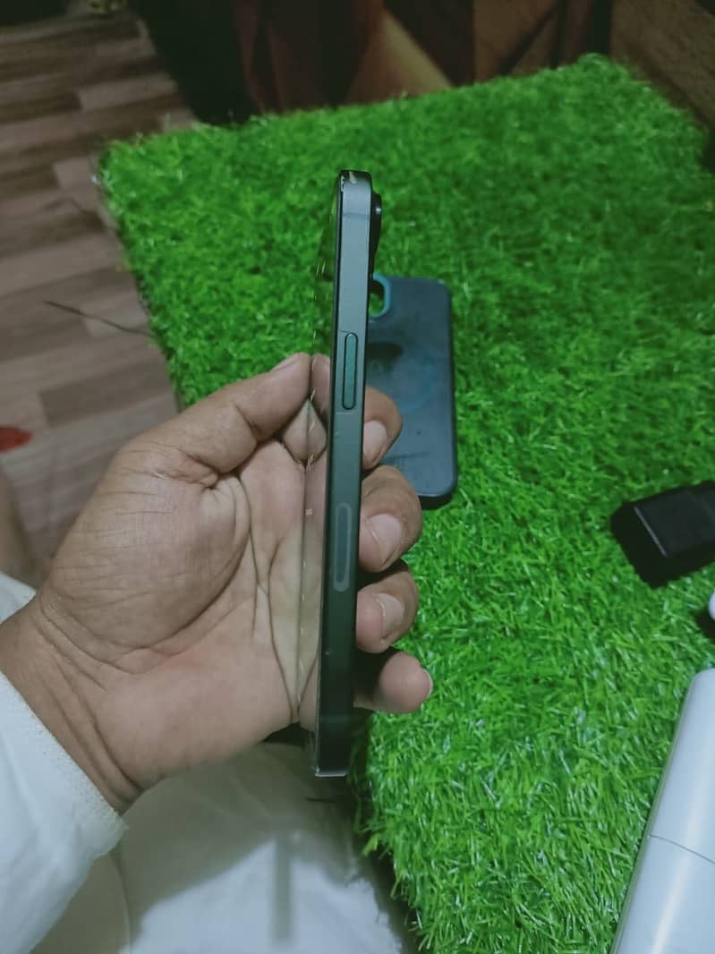 Apple iPhone 13 1