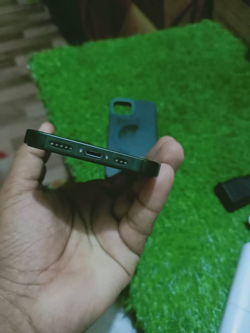 Apple iPhone 13 3