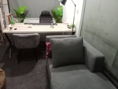 Ideal 425 sqf office for rent furniture for sale