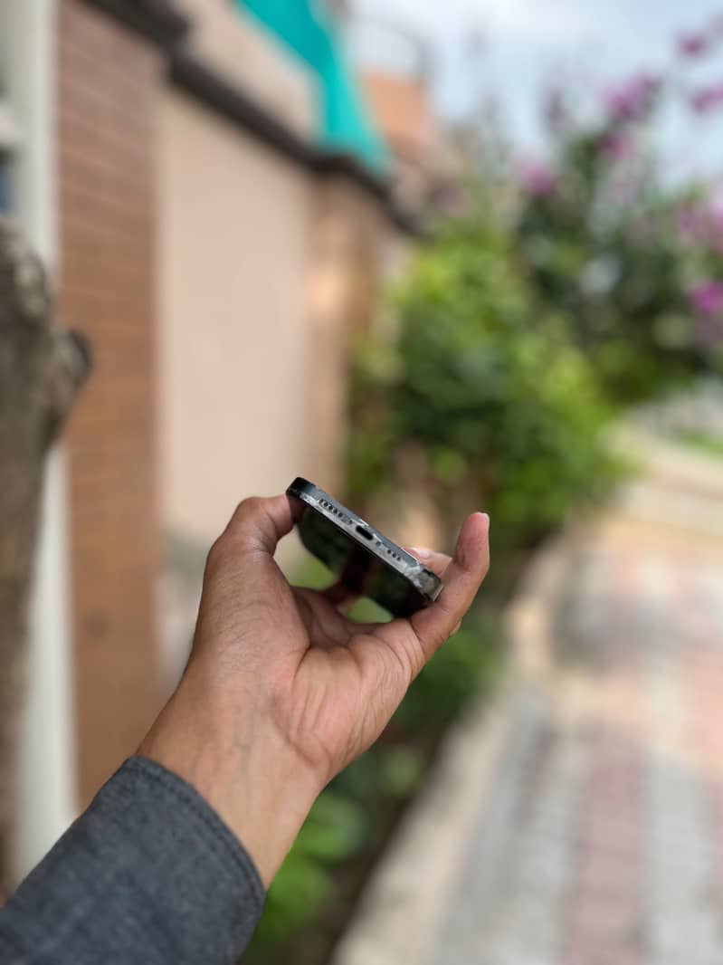 Apple iPhone 14 Pro 2