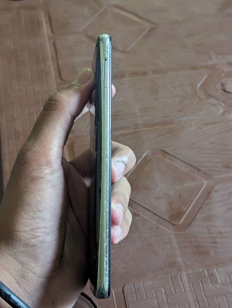 Sharp Aquos R2 PTA APPROVED 4
