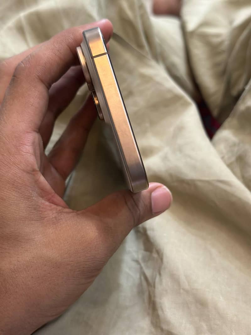 Apple iPhone 16 Pro Max 5