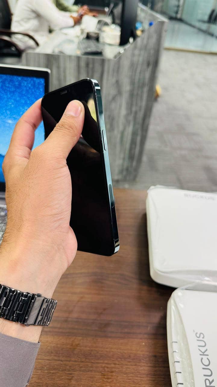 Apple iPhone 12 Pro Max 4