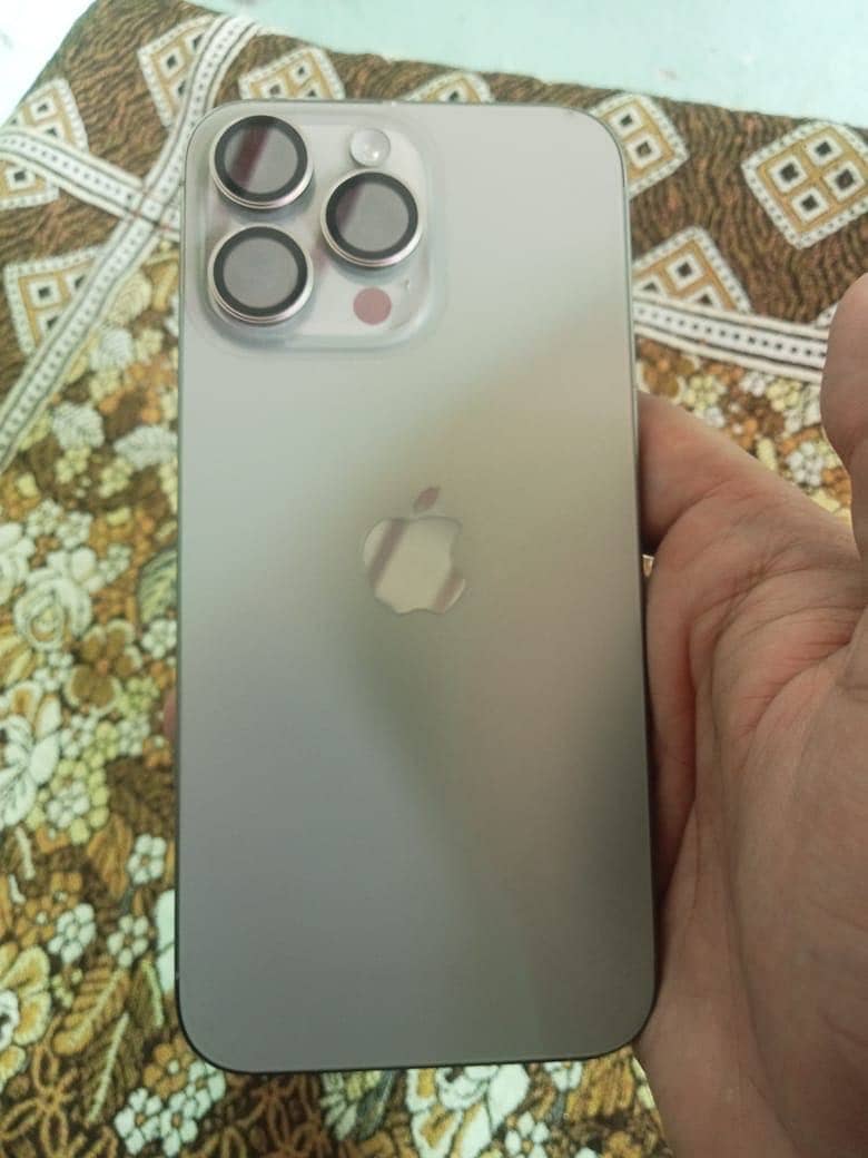Apple iPhone 15 Pro Max 0