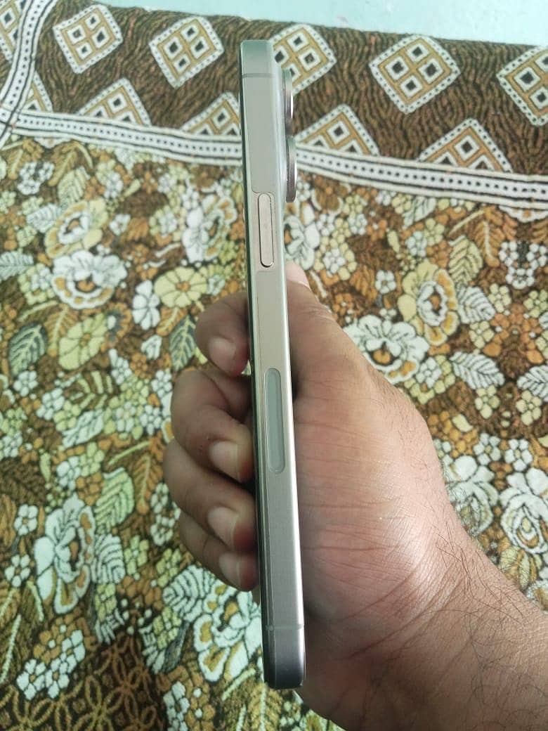Apple iPhone 15 Pro Max 1