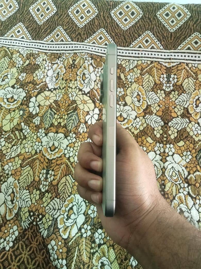 Apple iPhone 15 Pro Max 2