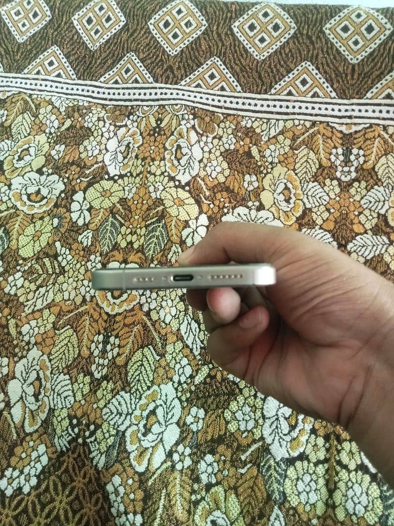 Apple iPhone 15 Pro Max 5