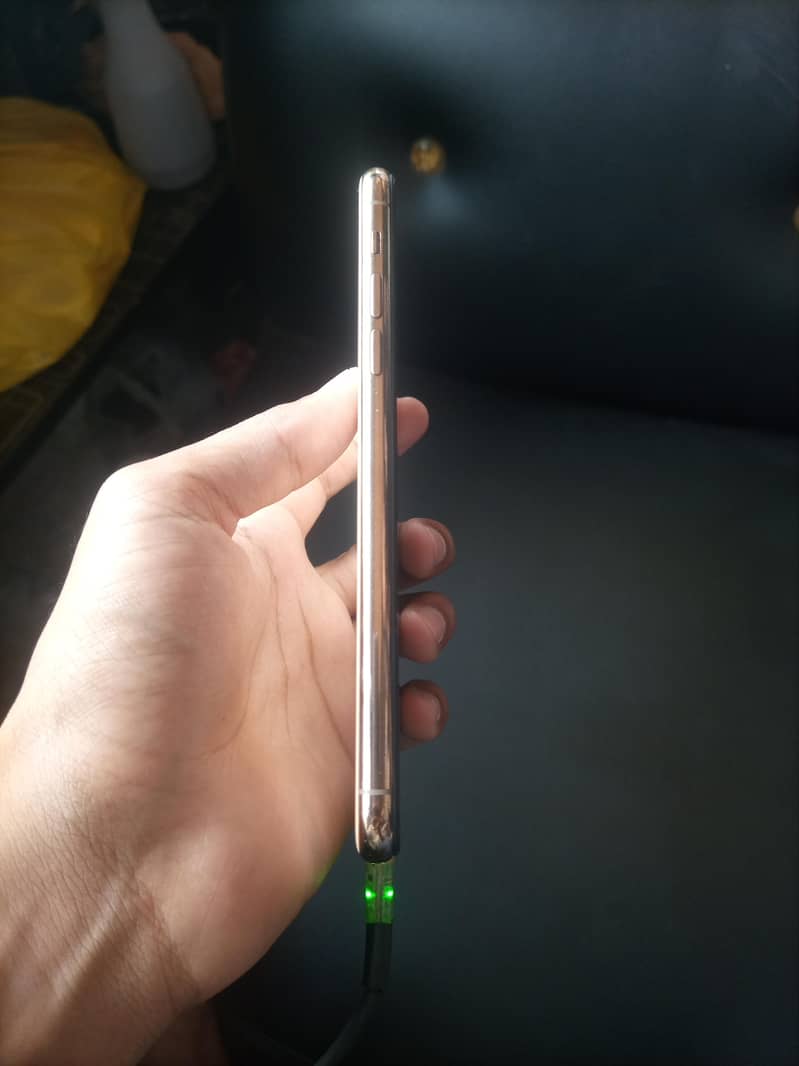 Apple iPhone 11 Pro Max 2
