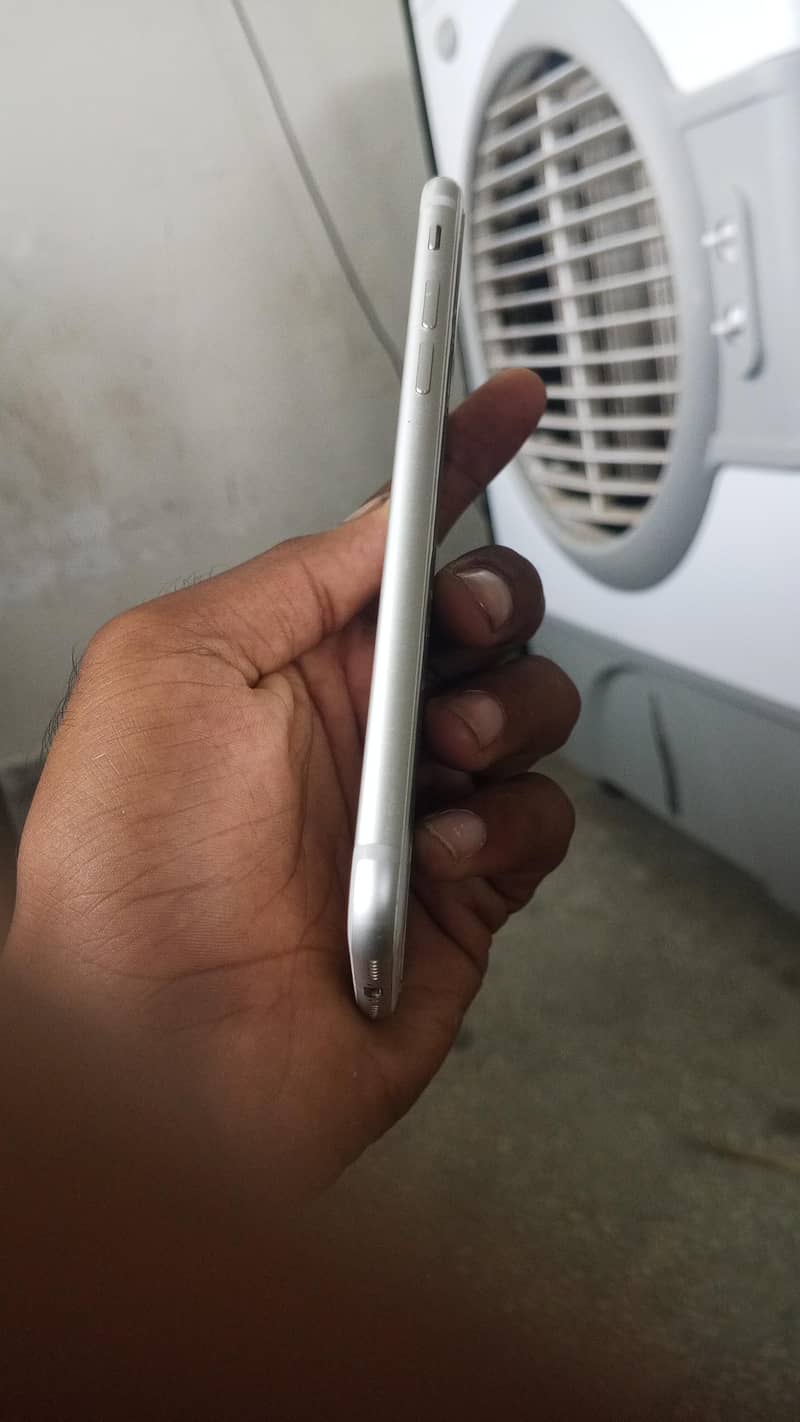 Apple iPhone 7 0