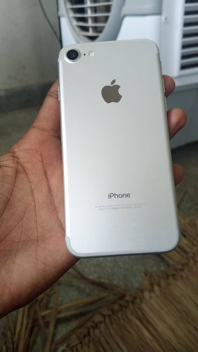 Apple iPhone 7 2