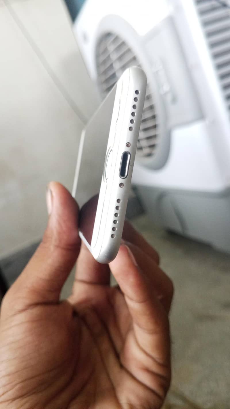 Apple iPhone 7 3